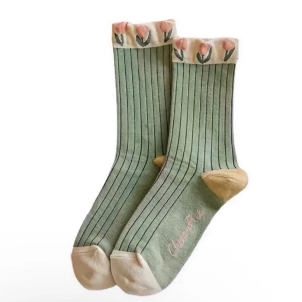 NWT Women Socks & Hosiery 4 Pairs Floral Tulips Embroidered Mid Tube Sock Cozy